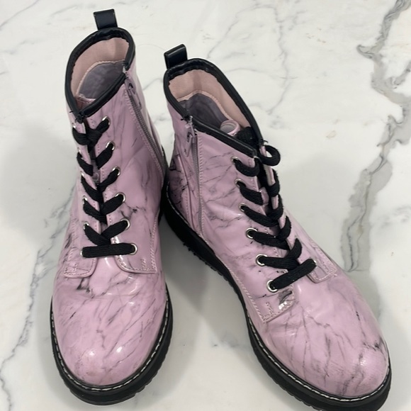 Steve Madden Other - Steve Madden Combat boot / size 3 / Marbled Pink